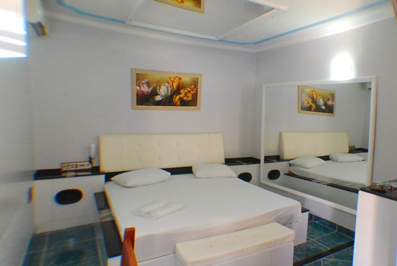 Castellu'S (Adults Only) Hotel Pirassununga Exterior photo